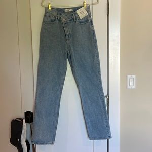 Abercrombie Curve Love Ultra High Rise 90s Straight Jean